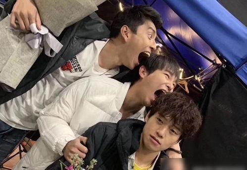 娱乐圈爆料电台有哪些名字,揭秘明星幕后故事，揭秘娱乐圈风云变幻  第2张